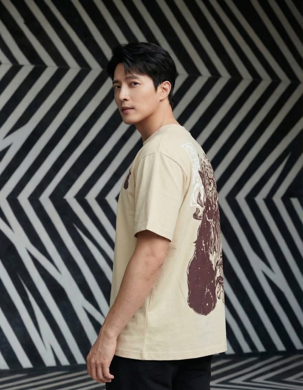Cosmic Bunny Oversized Graphic T-Shirt – Light Tan